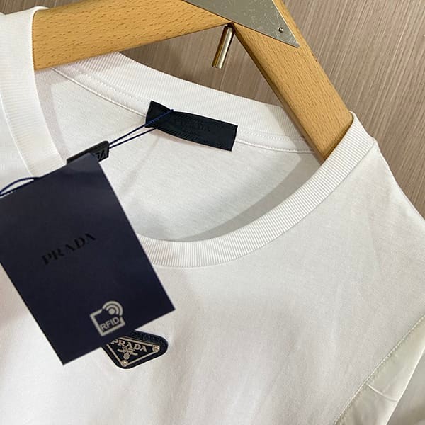 人気急上昇プラダ トライアングルロゴ コットンTシャツ フェイク ホワイト put45685